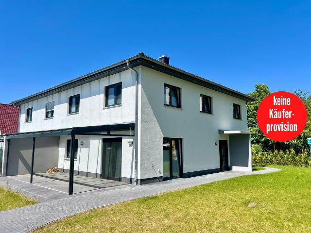 HORN IMMOBILIEN+ Neubrandenburg, große und neuwertige Doppelhaushälfte mit Kamin, EBK, E Ladestation