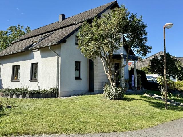 HORN IMMOBILIEN+ Neubrandenburg, tolles Architektenhaus mit 5 Zimmern, EBK, Keller und Carport