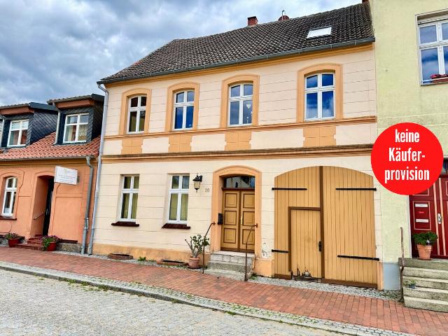 HORN IMMOBILIEN + Wohnhaus mit zwei Wohneinheiten und Gartengrundstück am See in Penkun
