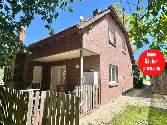 HORN IMMOBILIEN + tolles Grundstück mit Haus 7 Zimmer und Gästehaus in Quadenschönfeld / Möllenbeck