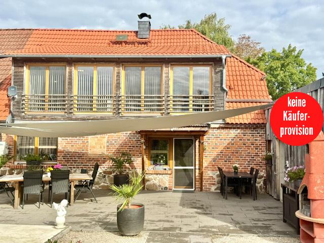 HORN IMMOBILIEN + traumhaftes Grundstück und tolles Haus mit vielen Extras bei Möllenhagen