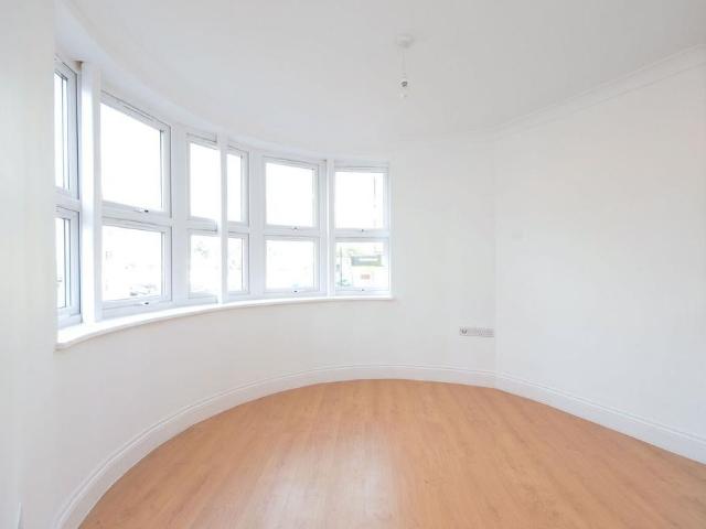Horn Lane, Acton, W3 2 bed flat to rent £2,250 pcm £519 pw