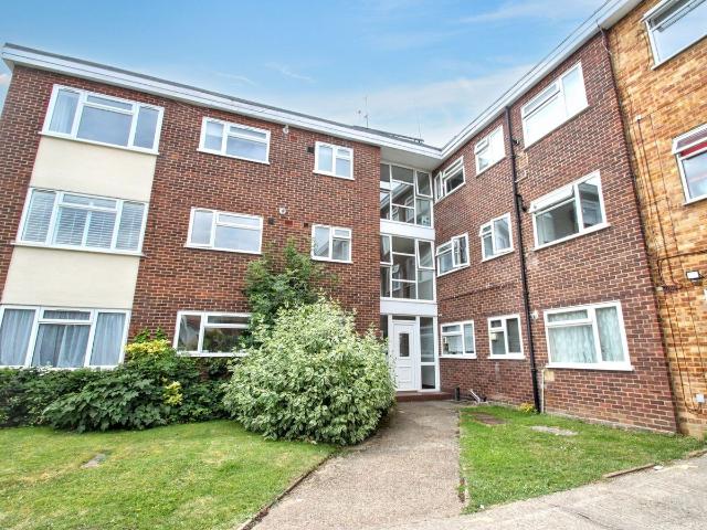 Horn Lane, Woodford Green IG8, 2 bed flat to rent, £1,850 pcm | PrimeLocation