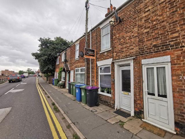 Horncastle Road, Boston, Lincolnshire 2 bed terraced house to rent £750 pcm £173 pw
