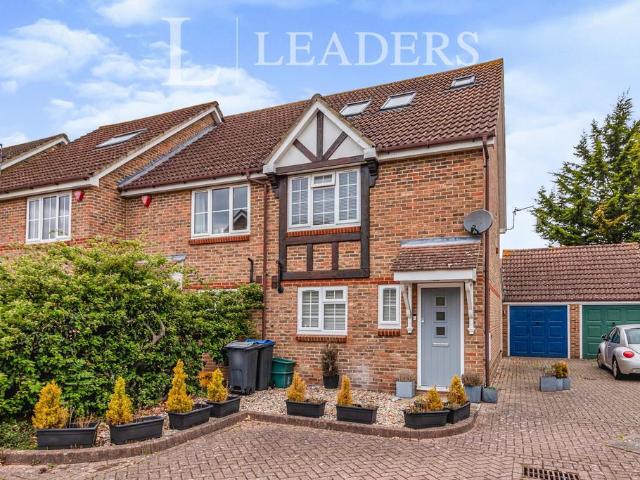 Hornchurch Close, KT2 3 bed semi detached house to rent £3,500 pcm £808 pw