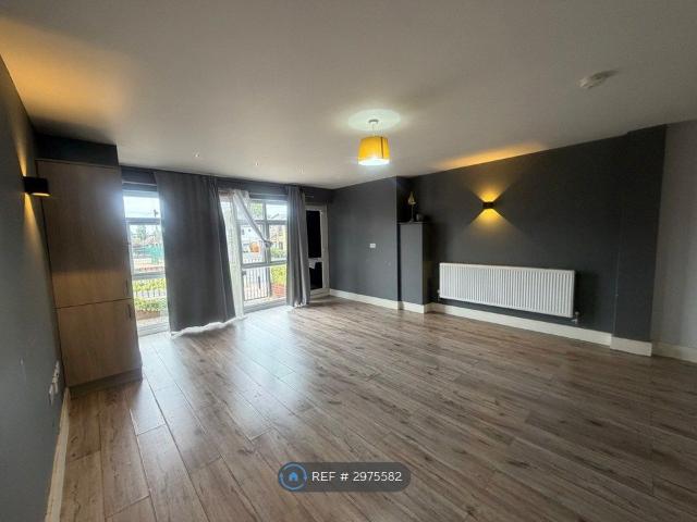 Hornchurch Road, Hornchurch RM11, 2 bed flat to rent, £1,900 pcm | PrimeLocation