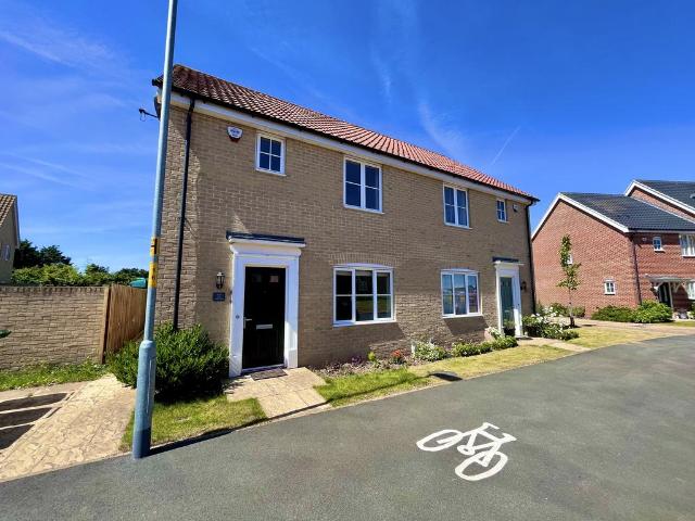 Hornbeam Road, North Walsham, NR28 3 bed semi detached house to rent £1,300 pcm £300 pw