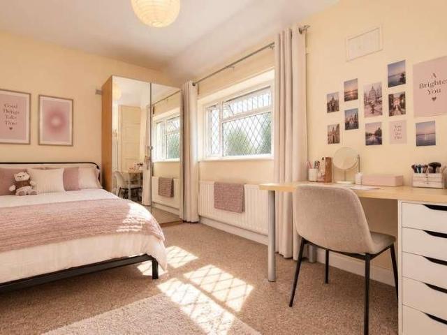 Hornbeam Road, Guildford, Surrey, GU1