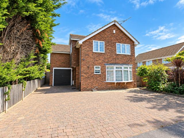 Hornbeams, Benfleet SS7, 4 bed property to rent, £2,200 pcm | PrimeLocation