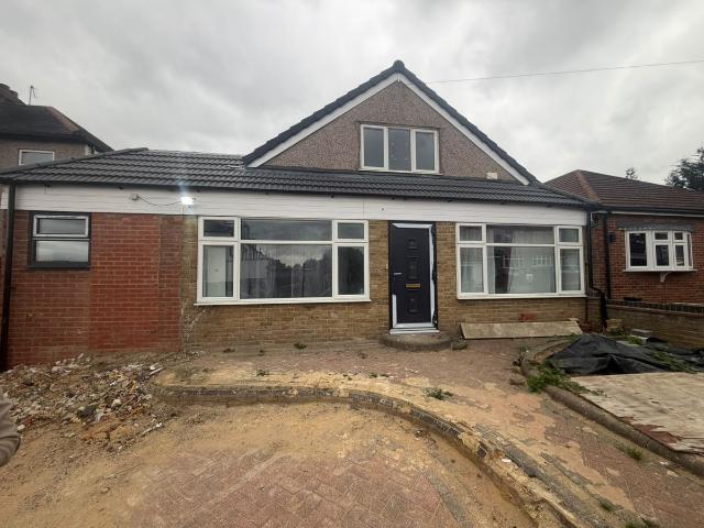 Horndon Road, Romford, Greater London RM5, 5 bed terraced bungalow to rent, £3,500 pcm | PrimeLocation