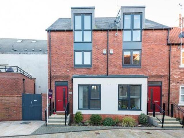 Horners Square, Fruit Market, 3 Bedroom Town