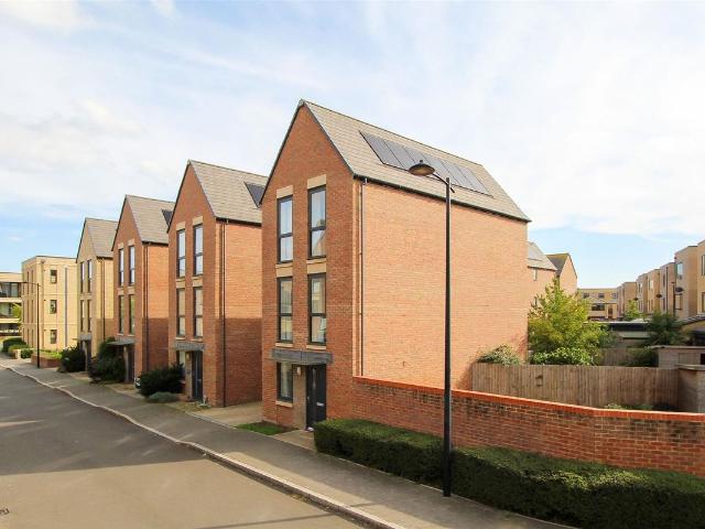 Hornet Road, Trumpington, Cambridge CB2, 3 bed town house to rent, £2,700 pcm | PrimeLocation