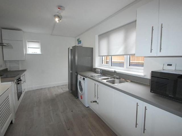 Horninglow Road North, Burton upon. 1 bed in a house share to rent £476 pcm £110 pw