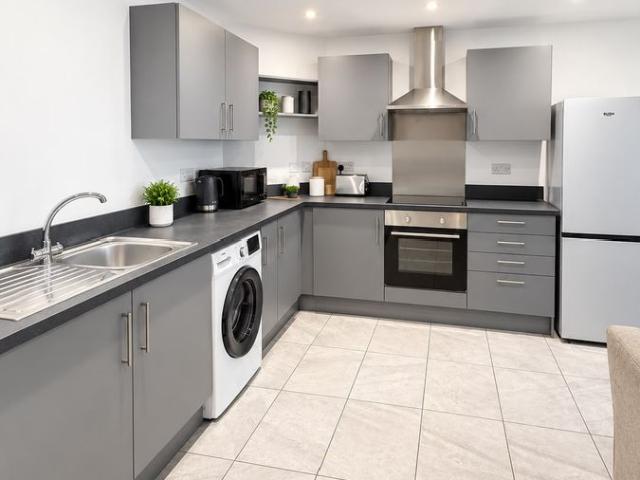 Horninglow Street, Burton On Trent DE14, 2 bed flat to rent, £900 pcm | PrimeLocation
