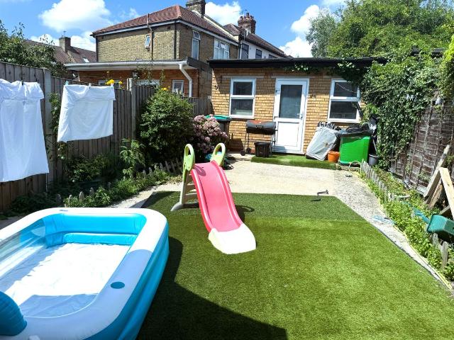 Horns Road, Ilford IG6, 1 bed flat to rent, £1,475 pcm | PrimeLocation