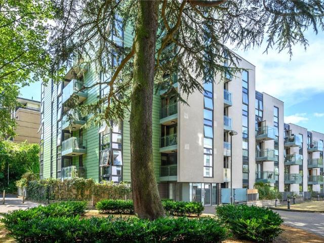 Hornsey Lane, Highgate, London, N6 2 bed apartment to rent £2,800 pcm £646 pw