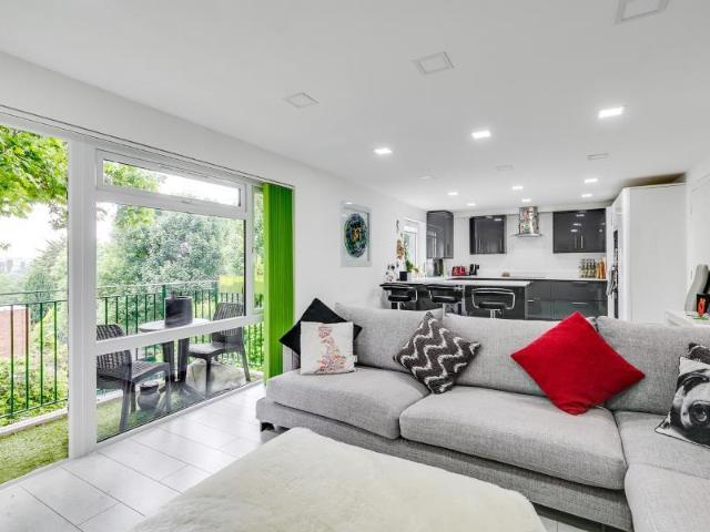 Hornsey Lane, Highgate, N6 2 bed apartment to rent £2,847 pcm £657 pw