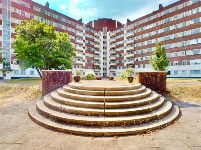 Hornsey Lane, Highgate N6, 2 bed flat to rent, £2,100 pcm | PrimeLocation