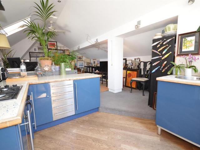 Hornsey, London 1 bed flat to rent £2,000 pcm £462 pw