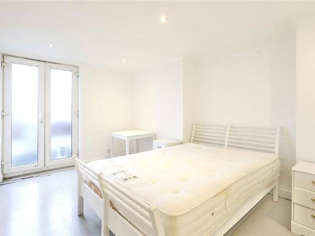 Hornsey Road, Crouch Hill, Islington, London N19, 3 bed flat to rent, £2,980 pcm | PrimeLocation