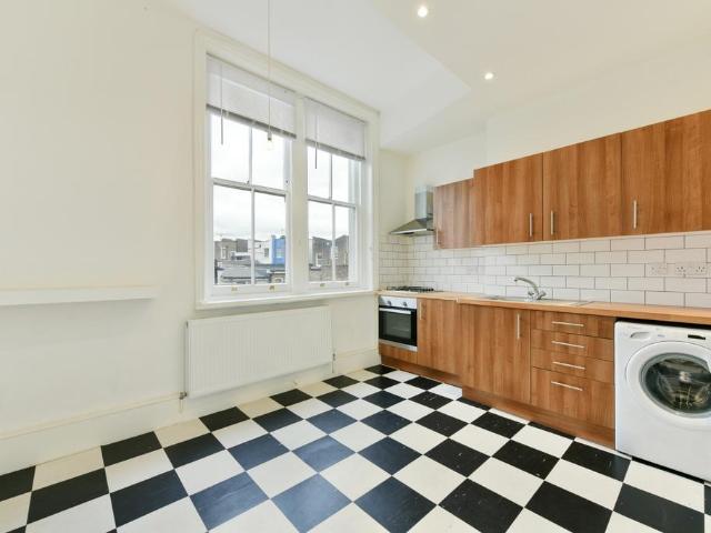 Hornsey Road, Archway 2 bed flat to rent £2,100 pcm £485 pw