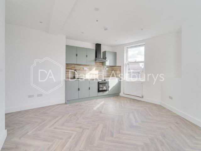 Hornsey Road, Finsbury Park, London Studio to rent £1,500 pcm £346 pw