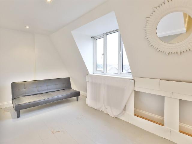 Hornsey Road, Islington, London N19, 3 bed flat to rent, £3,000 pcm | PrimeLocation