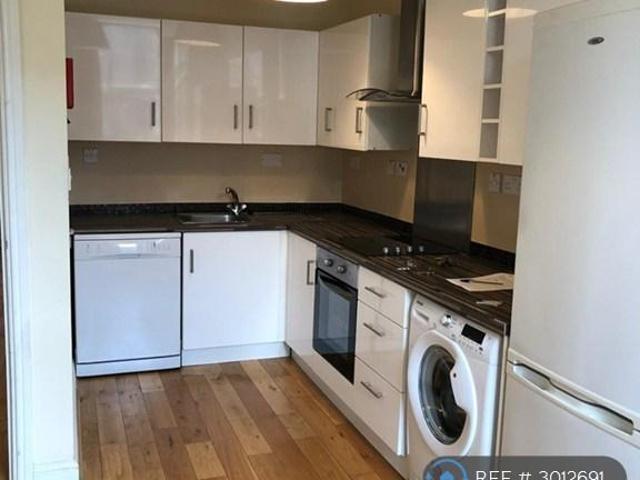 Hornsey Road, London, N7 3 bed flat to rent £2,750 pcm £635 pw