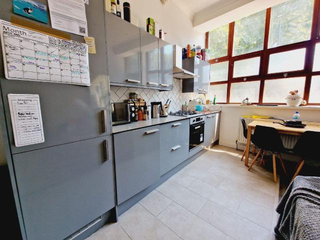 Hornsey Road, London N7, 3 bed flat to rent, £3,315 pcm | PrimeLocation