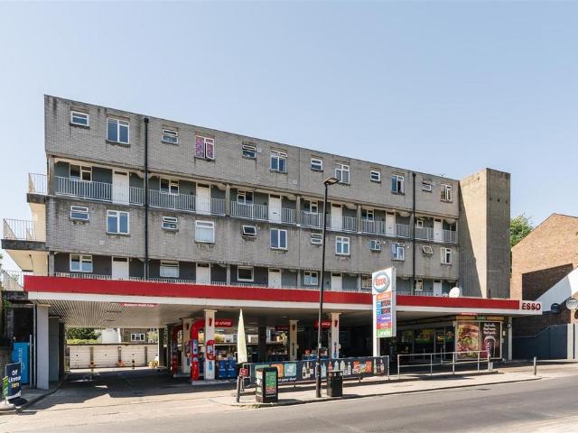 Hornsey Road, London 2 bed flat to rent £2,100 pcm £485 pw