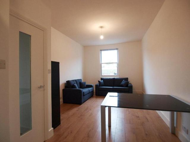Hornsey Road, London 5 bed flat to rent £5,500 pcm £1,269 pw