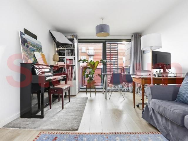 Hornsey Street N7 EPC Rating B 1 bed property to rent £2,100 pcm £485 pw