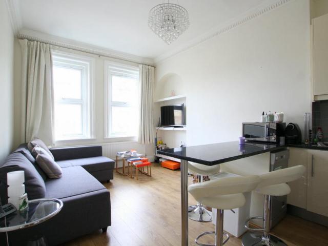 Hornton Street, London W8 2 bed apartment to rent £3,200 pcm £738 pw