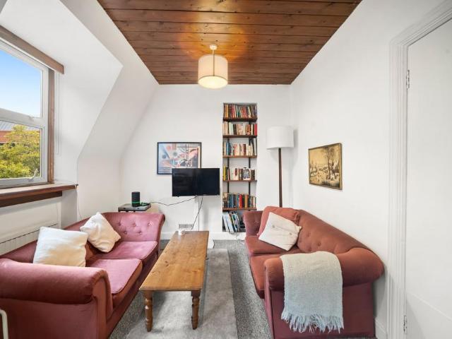 Hornton Street, London, W8 2 bed flat to rent £3,000 pcm £692 pw