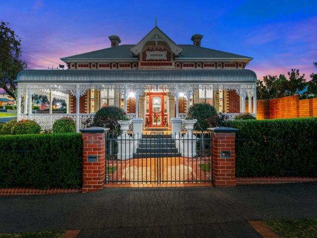 'Horonda House' Landmark Heritage Living with Luxury Entertaining & Income Potential