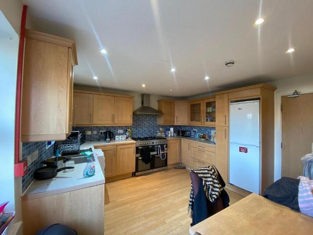 Horsa Gardens, Hatfield AL10 6 bed terraced house to rent £2,850 pcm £658 pw