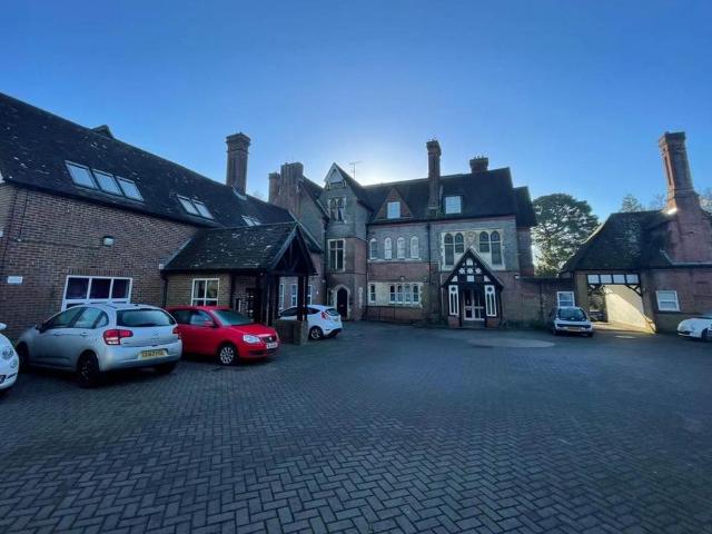 Horsgate House, Hanlye Lane, Cuckfield Studio to rent £775 pcm £179 pw