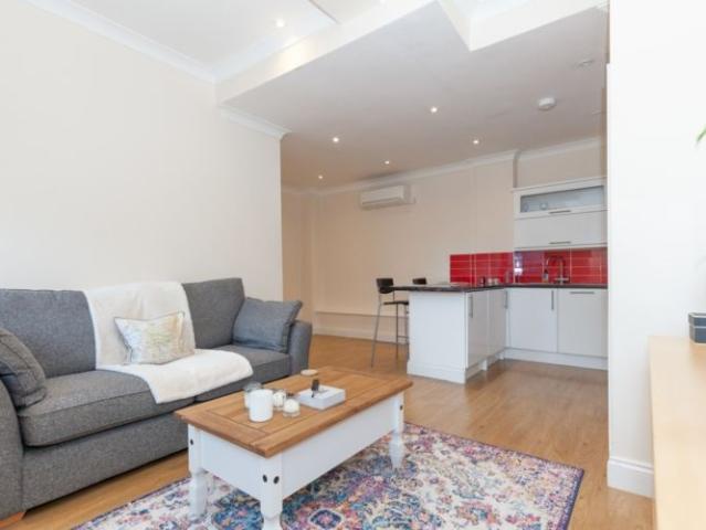 Horse Fair, Banbury OX16, 1 bed flat to rent, £995 pcm | PrimeLocation
