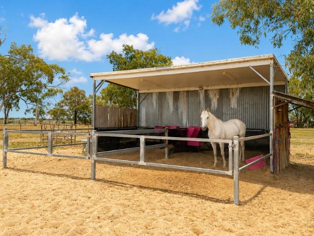 Horse Ready Lifestyle Property Close to Town
