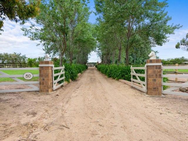 Horse Riding Heaven. Enjoy the Bush, Beach & Brilliant Training Facilities