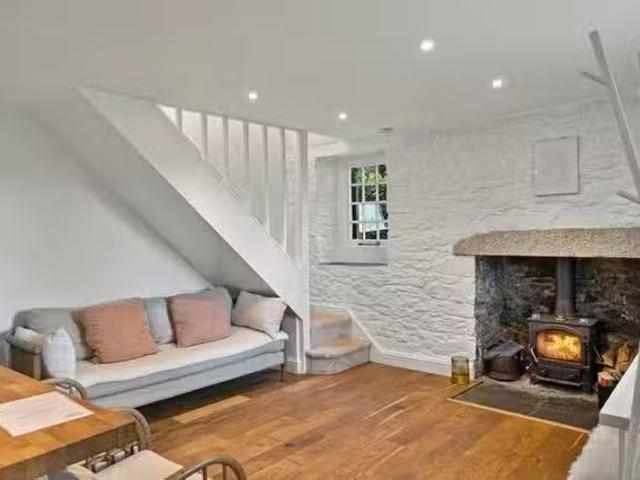 Horse Shoe Cottage
