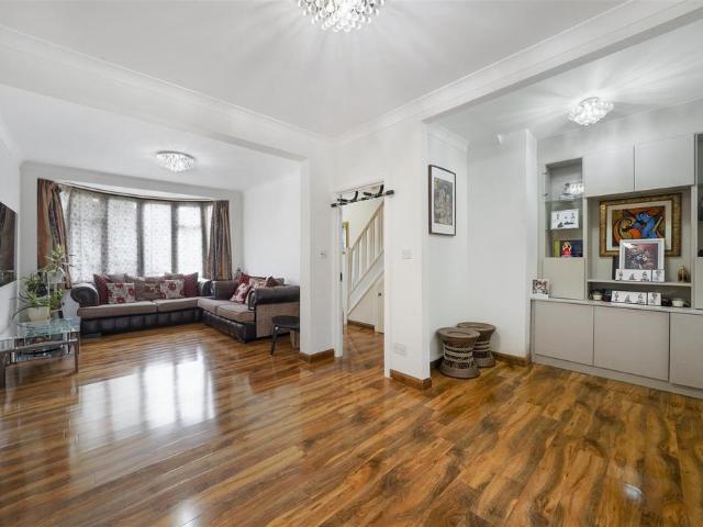 Horsenden Crescent, Greenford 4 bed terraced house to rent £2,800 pcm £646 pw