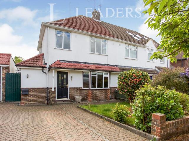 Horsell Park Close, GU21 3 bed terraced house to rent £2,300 pcm £531 pw