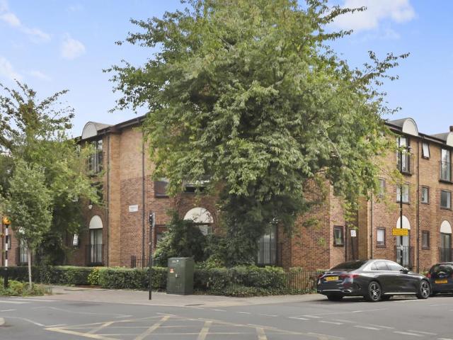 Horsell Road, Highbury, London, N5 1 bed apartment to rent £2,200 pcm £508 pw