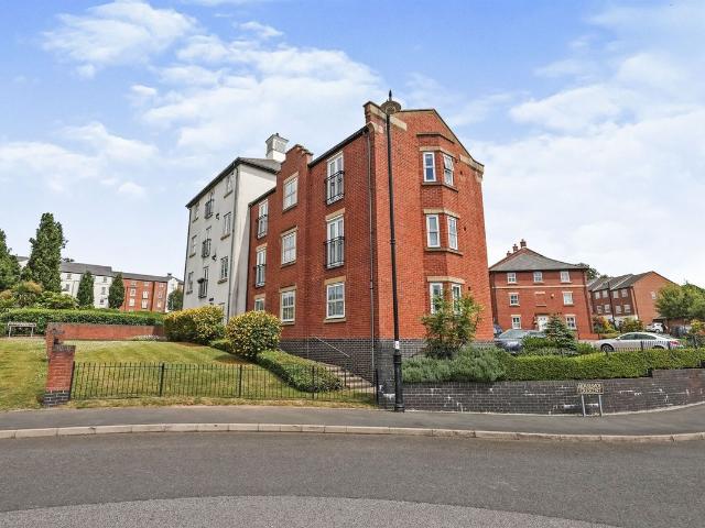 Horseshoe Crescent, Birmingham B43, 2 bed flat to rent, £1,175 pcm | PrimeLocation