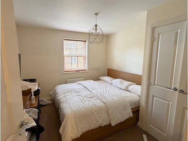Horseshoe Crescent, Birmingham B43, 2 bed flat to rent, £1,050 pcm | PrimeLocation