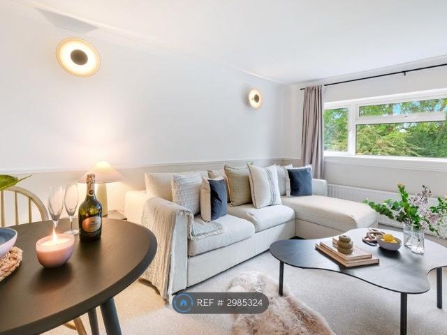 Horseshoe Lane, Watford WD25, 1 bed maisonette to rent, £2,100 pcm | PrimeLocation