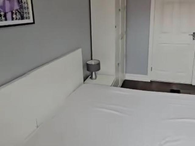 Horseshoe Street Studio to rent £900 pcm £208 pw