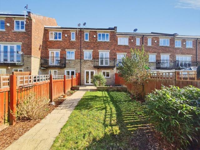 Horsforde View, Leeds LS13 4 bed townhouse to rent £1,650 pcm £381 pw