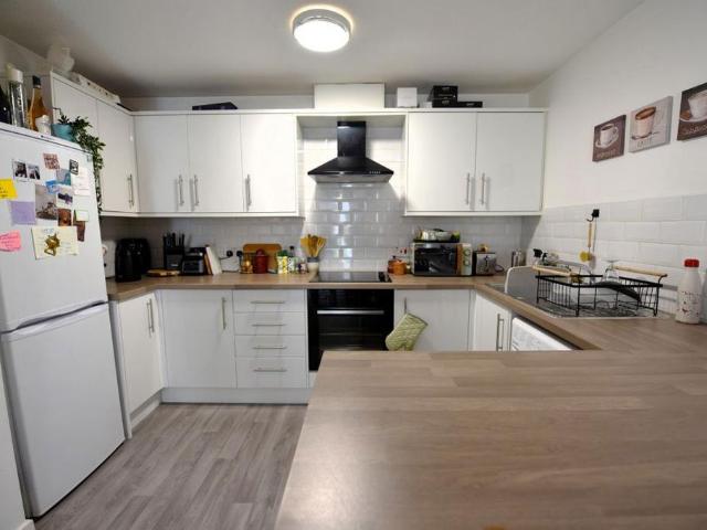 Horsforth House, Flat 17 2 bed flat to rent £893 pcm £206 pw